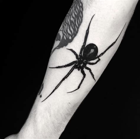 tatuaje de araña en el brazo|Tatuaje de araña: historia, significado y diseños